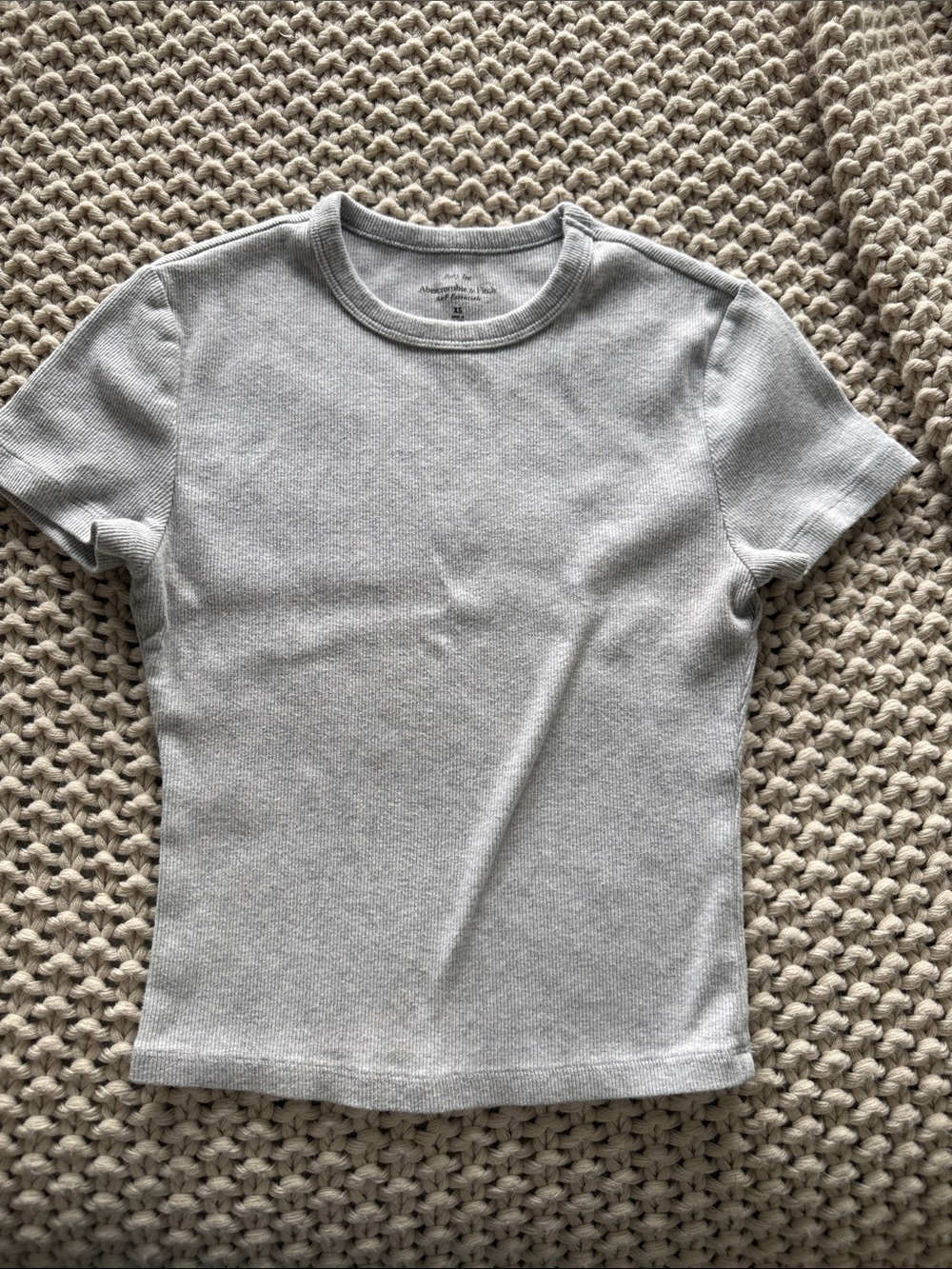 Abercrombie & fitch light grey ribbed baby tee